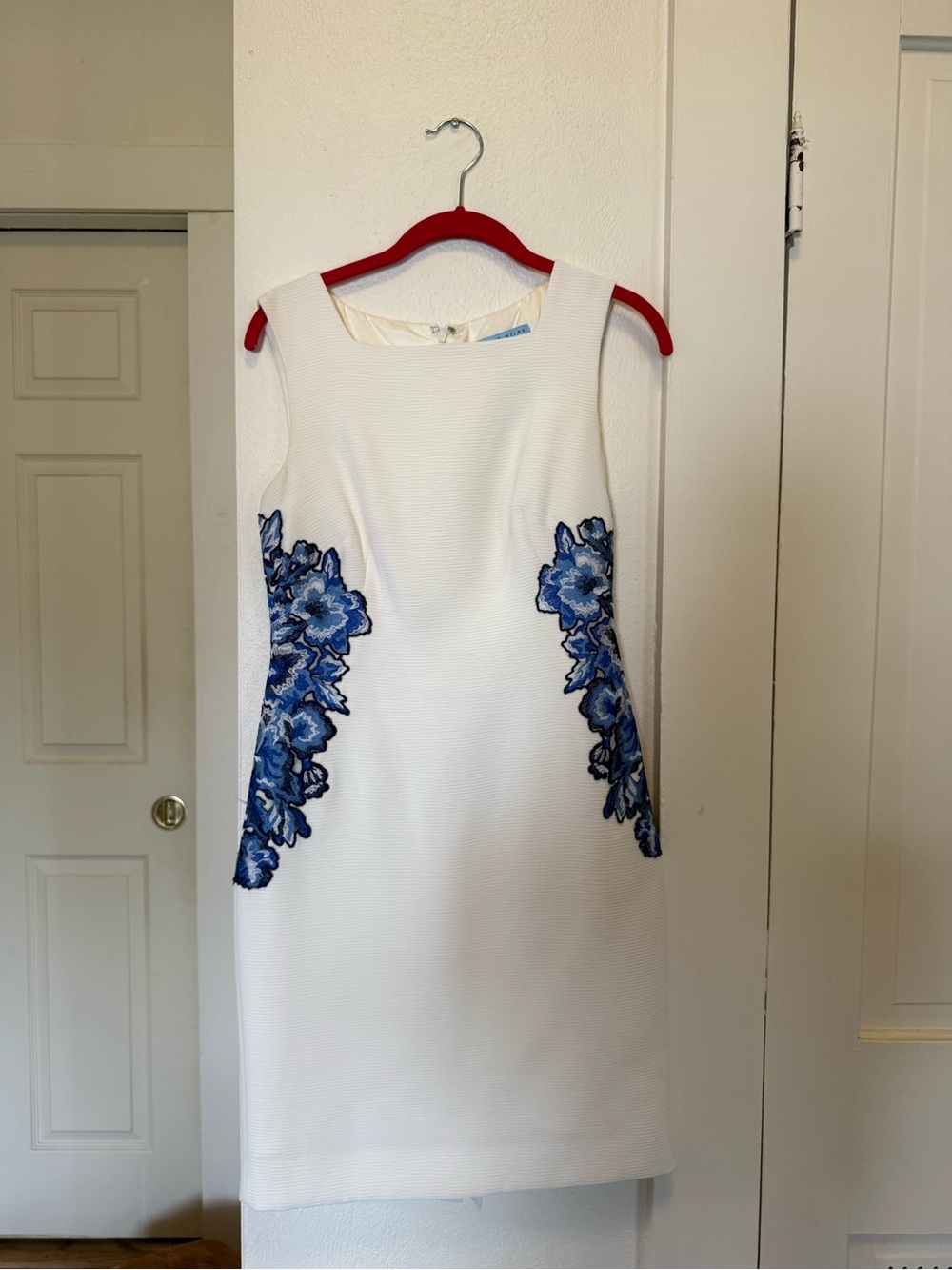 ANTONIO MELANI White Midi Sheath Dress with Blue Floral Appliqué
